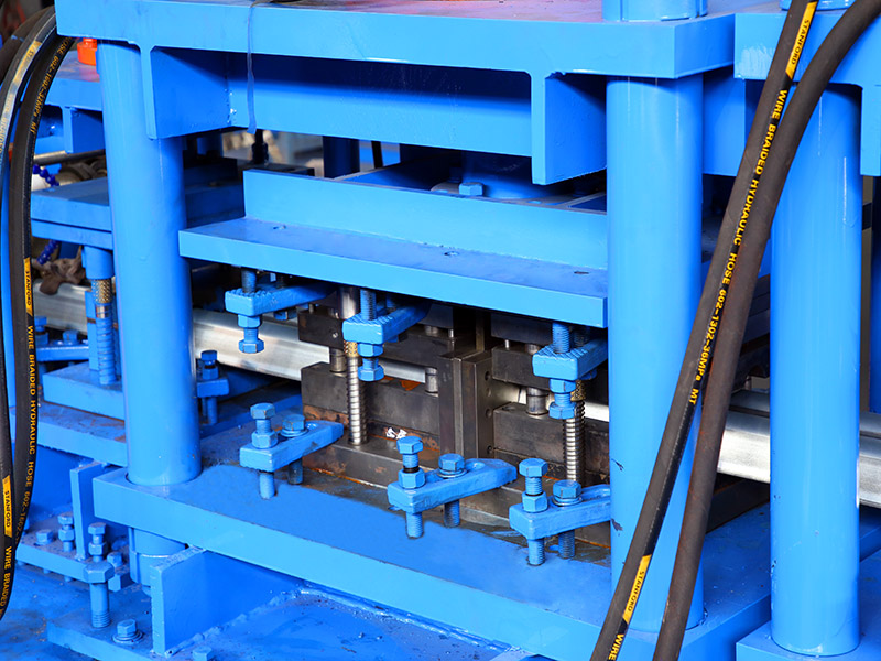 highway guardrail roll forming machine